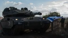 Vikosi vya Israel na vifaru vilivyowekwa kwenye mpaka wa Lebanon
