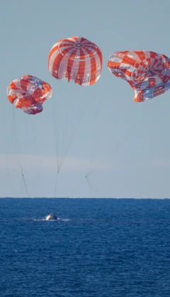 لحظه فرود فضانوردان آرتمیس۲ از سفر به ماه