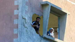 إمرأة ورجل في لبنان 