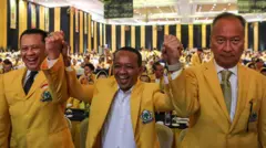 Calon Ketua Umum Partai Golkar Bahlil Lahadalia (tengah) menghadiri pembukaan Munas XI Partai Golkar di Jakarta Convention Center (JCC), Jakarta, Selasa (20/8/2024).