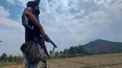 मणिपुर राज्यको राजधानी इम्फालबाट २७ किमि टाढा अवस्थित गाउँमा सशस्त्र व्यक्तिहरूले पहरा दिने गरेका छन् 