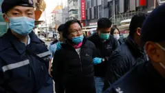 12名港人案：香港警方拘11人，指控他們向潛逃人士提供協助