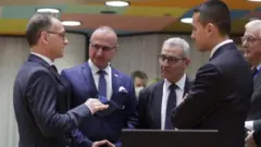 Almanya Dışişleri Bakanı Heiko Maas, bugünkü AB Dışişleri Bakanları zirvesinde Hırvat, Maltalı ve İtalyan mevkidaşlarıyla konuşurken