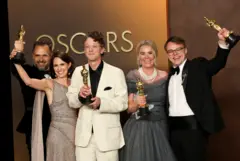 ပူတင်ကို ဆန့်ကျင်တဲ့ ဘာမှမဟုတ်သူ ဇာတ်ကားနဲ့ အော်စကာ ဆုရကြသူများ 