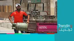 شاب عراقي يغني لبيع اسطوانات الغاز