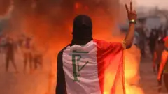 متظاهر عراقي