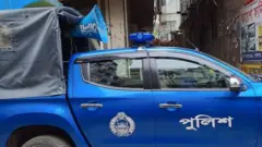 শহরে মাইকিং করছে পুলিশ