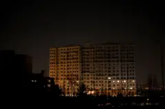 قطع برق برنامه‌ریزی شده برق که در فصل پاییر در ایران کم‌سابقه است، در نقاطی از ایران،‌ از ۲۰ آبان و خاموشی‌های دوساعته در پایتخت و شهرهای تهران از ۲۱ آبان آغاز ش
