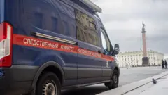 Автомобиль СКР на Дворцовой площади Петербурга