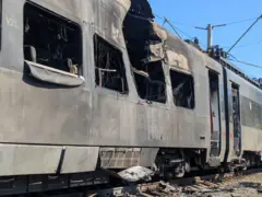 破損した列車