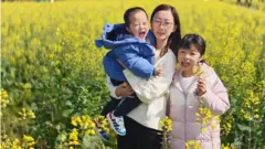 中國經濟困境下的「存錢搭子」：互不相識的年輕女性結伴強制儲蓄