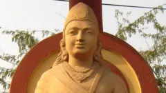 சந்திரகுப்த மெளரியரின் உருவச்சிலை 