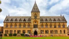 Fachada do Museu de História Natural da Universidade de Oxford