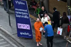 ป้ายรณรงค์หาเสียงของพรรคต่าง ๆ เป็นสิ่งที่พบเห็นได้ทั่วไปในฤดูเลือกตั้ง