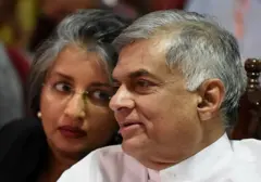 රනිල් සහ මෛත්‍රී වික්‍රමසිංහ සිටින ඡායාරූපයකි