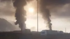 د ایران په کرمانشاه کې د اسرائیلو له بریدونو وروسته لوګی پورته کېږي.