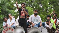 ককরোচ পার্টির আন্দোলন কি মোদী সরকারের জন্য 'বিপদঘণ্টা'?