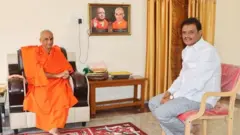 वोक्कालिगा के प्रमुख मठ, आदि चुंचनगिरी मठ के प्रमुख पुजारी श्री निर्मलानंद स्वामी
