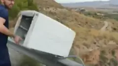 buzdolabını atan Mario