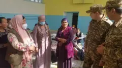 Баткенде коопсуз жайларга көчүрүлгөн кыргыз жарандары, апрель 2021