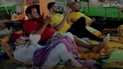 Catarianos vendo a Copa