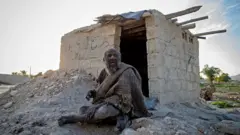 አሙ ሃጂ ውሃና ሳሙና ይፈራሉ 