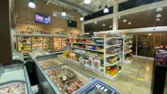 Bodegon na Venezuela, com suas prateleiras e refrigeradores