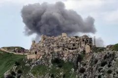 Humo sobre el castillo de Beaufort en medio de los ataques de Israel.