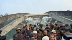 খালেদা জিয়ার দাফনকে কেন্দ্র করে কড়া নিরাপত্তামূলক ব্যবস্থা নেওয়া হয়েছে