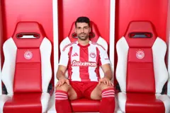 طارمی در لباس تیم جدید خود - المپیاکوس یونان