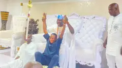 Ooni Ile Ife fa Sunday Igboho lọwọ soke lati ṣatilẹyin fun Iru Ẹkun