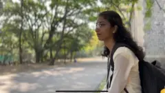 विद्यार्थिनी 