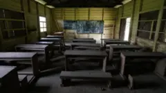 De nombreux enseignants payés par le gouvernement refusent maintenant d'aller dans les écoles du sud-ouest du Cameroun après les menaces des séparatistes armés.