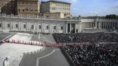 Procissão na Praça São Pedro