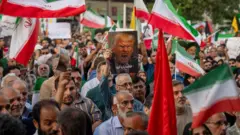 伊朗民眾抗議空襲核設施