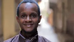 شاب من غينيا يقطع آلاف الأميال من كوناكري للقاهرة ليصل إلى الأزهر
