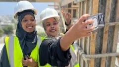 Fatxi Maxamed Cabdi (B) iyo Sacdiya Axmed Cumar (M) ayaa maamulayay mashaariic malaayiin doollar ay ku baxayso 