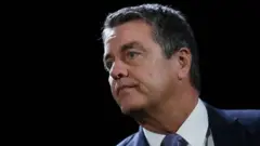 Robeertoo Azevaadoo - Hogganaa Dhaabbata Daldalaa Addunyaa