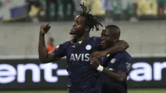 B﻿atshuayi Fenerbahçe'ye üç puanı getiren penaltı vuruşunun ardından böyle sevindi