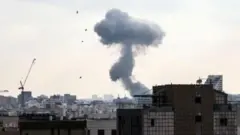 дым от ударов 