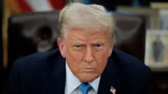 Президент Дональд Трамп спілкується з журналістами 31 січня 2025 року