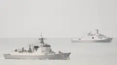 चिनियाँ जलसेनाको दुईवटा पानीजहाज