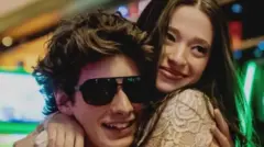 Mikey Madison interpreta a Anora Mikheeva y Mark Eidelstein a Vanya en la película Anora, la gran ganadora de los Oscar 2025.