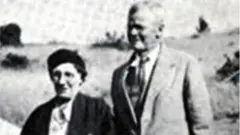 Dr. Tomaas Laambeen bara 1919 yeroo Dambi Doollaa dhufanitti