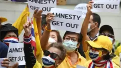 ประชาชนปกป้องสถาบันฯ อย่างน้อย 6 เครือข่าย เข้ายื่นหนังสือถึงนายกฯ ขอให้ขับแอมเนสตี้ฯ พ้นจากประเทศไทย