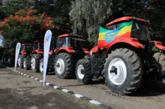 በኢትዮጵያ ኢንጂነሪንግ ግሩፕ ስር የሚገኘው የአዳማ የግብርና ማሽነሪ ማምረቻ የገጣጠማቸው ትራክተሮች