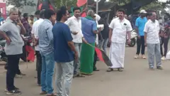 மைதானத்தை மீட்டு விட்டதாக அறிவித்து பட்டாசு வெடித்த திமுகவினர்