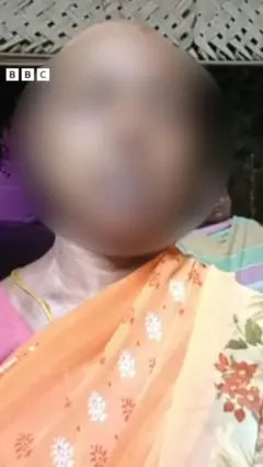 மொட்டை அடித்த பெண்கள்