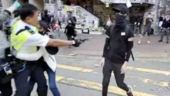 Гонконг: у демонстранта вистелили впритул