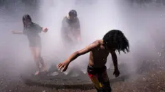 niños refrescándose en Portland